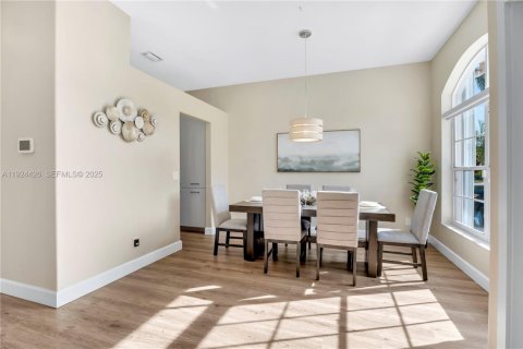 Villa ou maison à vendre à Pembroke Pines, Floride: 4 chambres, 222.41 m2 № 1989345 - photo 6
