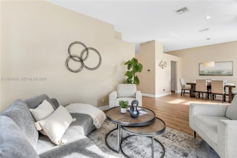 Villa ou maison à vendre à Pembroke Pines, Floride: 4 chambres, 222.41 m2 № 1989345 - photo 10