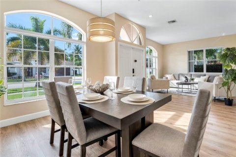 Villa ou maison à vendre à Pembroke Pines, Floride: 4 chambres, 222.41 m2 № 1989345 - photo 5