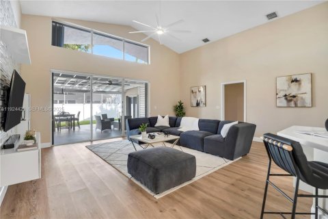 Villa ou maison à vendre à Pembroke Pines, Floride: 4 chambres, 222.41 m2 № 1989345 - photo 2