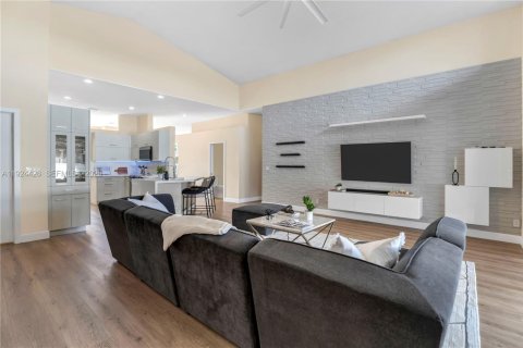 Villa ou maison à vendre à Pembroke Pines, Floride: 4 chambres, 222.41 m2 № 1989345 - photo 4