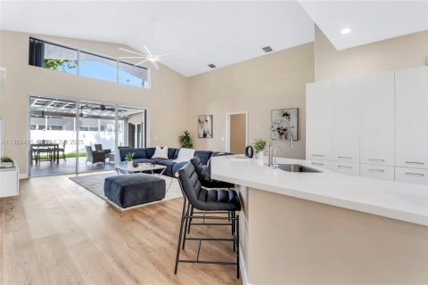 Villa ou maison à vendre à Pembroke Pines, Floride: 4 chambres, 222.41 m2 № 1989345 - photo 13