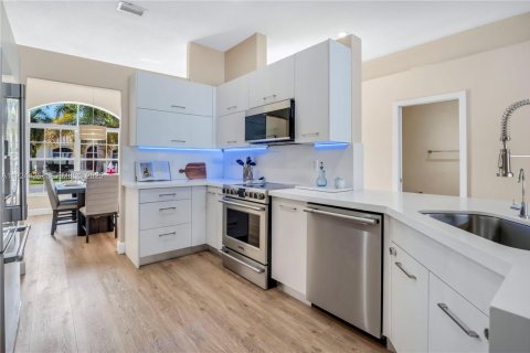 Villa ou maison à vendre à Pembroke Pines, Floride: 4 chambres, 222.41 m2 № 1989345 - photo 11