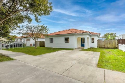 Купить виллу или дом в Хомстед, Флорида 4 спальни, 166.39м2, № 1982206 - фото 7