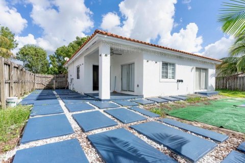 Купить виллу или дом в Хомстед, Флорида 4 спальни, 166.39м2, № 1982206 - фото 10