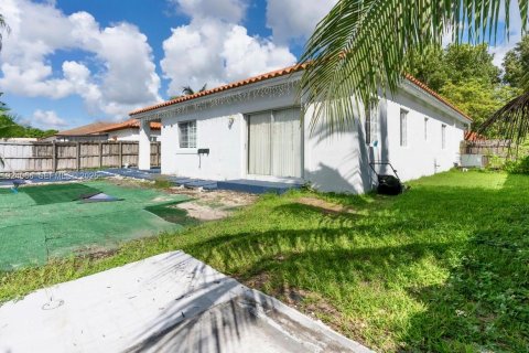 Купить виллу или дом в Хомстед, Флорида 4 спальни, 166.39м2, № 1982206 - фото 11
