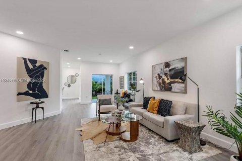 Купить виллу или дом в Хомстед, Флорида 4 спальни, 166.39м2, № 1982206 - фото 1