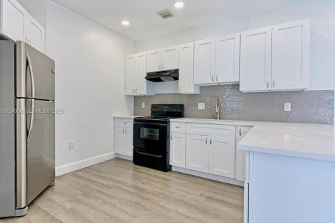 Купить виллу или дом в Хомстед, Флорида 4 спальни, 166.39м2, № 1982206 - фото 8