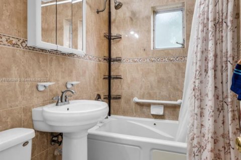Купить виллу или дом в Майами, Флорида 2 спальни, 106.28м2, № 1818245 - фото 16