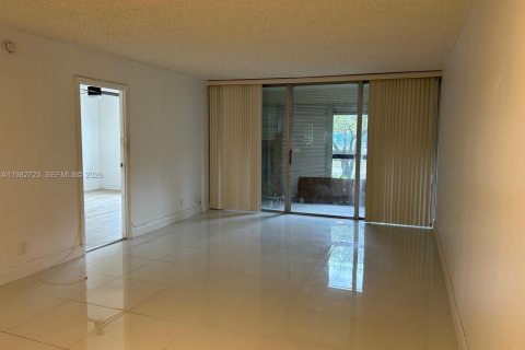 Copropriété à vendre à Lauderhill, Floride: 2 chambres, 102.19 m2 № 2049244 - photo 4