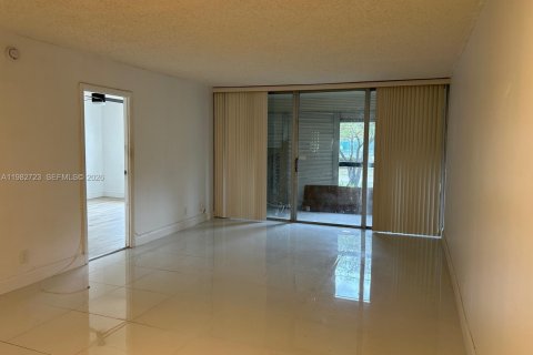 Copropriété à vendre à Lauderhill, Floride: 2 chambres, 102.19 m2 № 2049244 - photo 3
