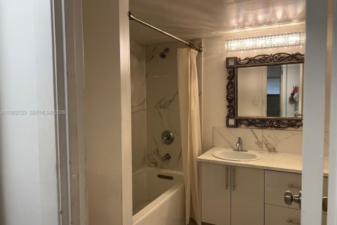 Copropriété à vendre à Lauderhill, Floride: 2 chambres, 102.19 m2 № 2049244 - photo 11