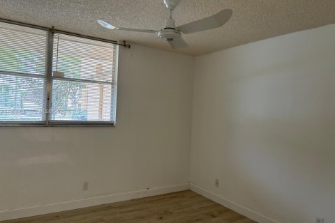 Copropriété à vendre à Lauderhill, Floride: 2 chambres, 102.19 m2 № 2049244 - photo 9