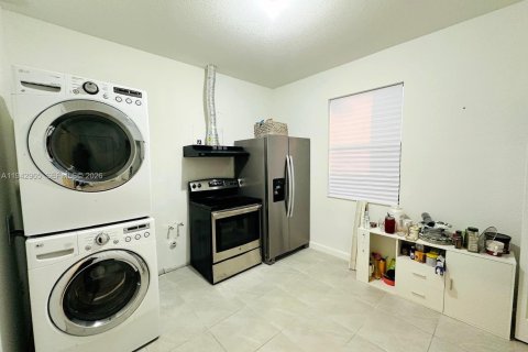 Villa ou maison à vendre à Miami, Floride: 3 chambres, 176.89 m2 № 1999291 - photo 10