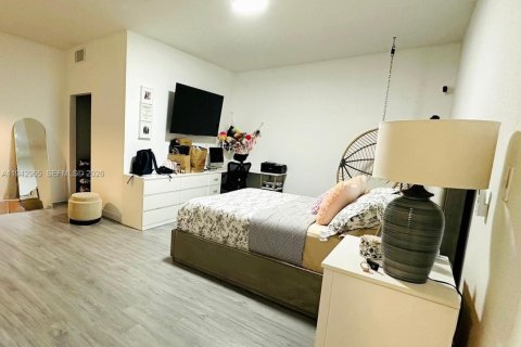 Villa ou maison à vendre à Miami, Floride: 3 chambres, 176.89 m2 № 1999291 - photo 11