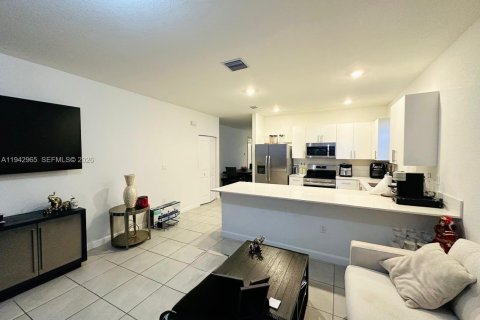 Villa ou maison à vendre à Miami, Floride: 3 chambres, 176.89 m2 № 1999291 - photo 8