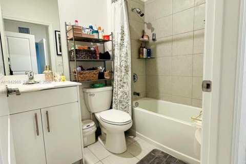 Villa ou maison à vendre à Miami, Floride: 3 chambres, 176.89 m2 № 1999291 - photo 9