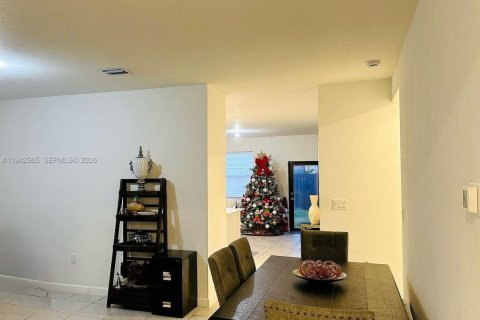 Villa ou maison à vendre à Miami, Floride: 3 chambres, 176.89 m2 № 1999291 - photo 5