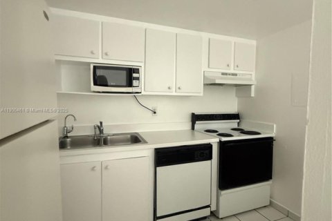 Copropriété à louer à Miami, Floride: 1 chambre, 81.1 m2 № 1952812 - photo 6