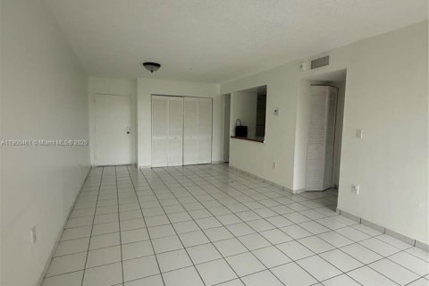 Copropriété à louer à Miami, Floride: 1 chambre, 81.1 m2 № 1952812 - photo 4