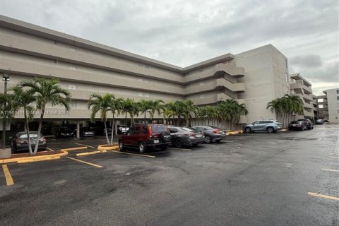 Copropriété à louer à Miami, Floride: 1 chambre, 81.1 m2 № 1952812 - photo 11