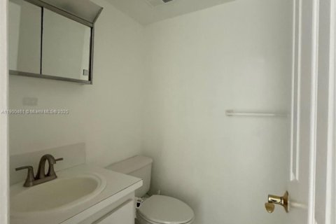 Copropriété à louer à Miami, Floride: 1 chambre, 81.1 m2 № 1952812 - photo 10