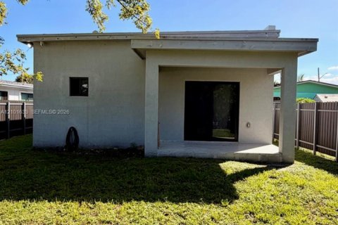 House in Hallandale Beach, Florida 4 bedrooms, 145.48 sq.m. № 2404164 - photo 14
