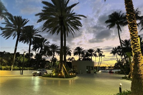 Condo in Miami, Florida, 2 bedrooms № 2088217 - photo 15
