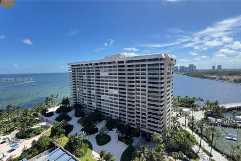 Condo in Miami, Florida, 2 bedrooms № 2088217 - photo 2
