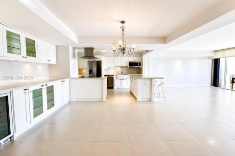Condo in Miami, Florida, 2 bedrooms № 2088217 - photo 3