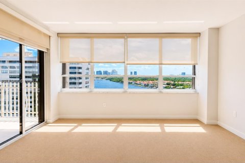 Condo in Miami, Florida, 2 bedrooms № 2088217 - photo 10