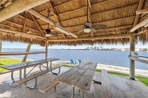 Condo in Miami, Florida, 2 bedrooms № 2088217 - photo 26