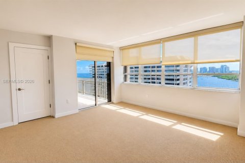 Condo in Miami, Florida, 2 bedrooms № 2088217 - photo 9