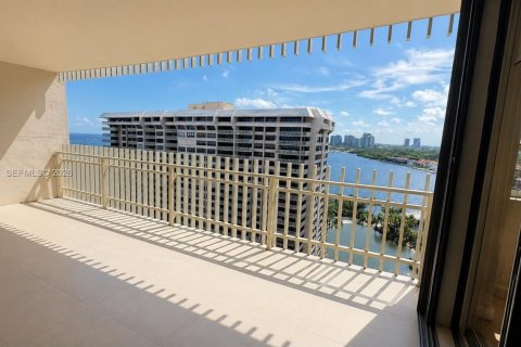 Condo in Miami, Florida, 2 bedrooms № 2088217 - photo 13