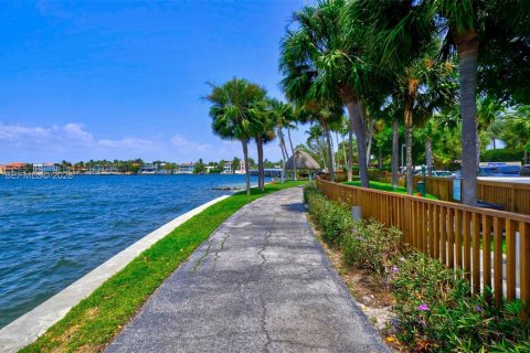 Condo in Miami, Florida, 2 bedrooms № 2088217 - photo 27