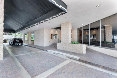 Condo in Miami, Florida, 2 bedrooms № 2088217 - photo 16