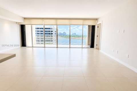 Condo in Miami, Florida, 2 bedrooms № 2088217 - photo 4