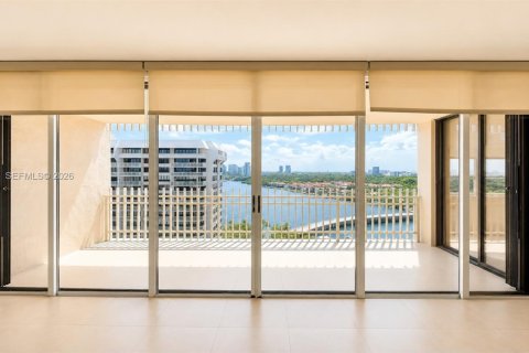 Condo in Miami, Florida, 2 bedrooms № 2088217 - photo 7