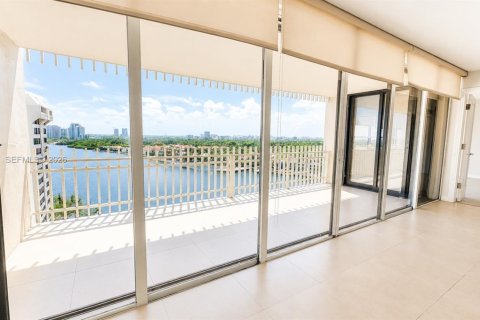 Condo in Miami, Florida, 2 bedrooms № 2088217 - photo 6