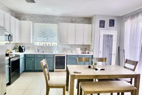 Casa en venta en Gibsonton, Florida, 5 dormitorios, 252.79 m2 № 2380966 - foto 3