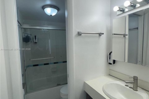 Condo in North Miami Beach, Florida, 1 bedroom  № 2043266 - photo 5