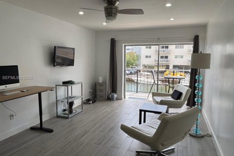 Condo in North Miami Beach, Florida, 1 bedroom  № 2043266