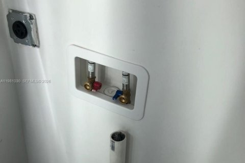 Condo in North Miami Beach, Florida, 1 bedroom  № 2043266 - photo 13