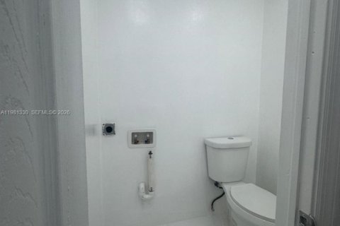 Condo in North Miami Beach, Florida, 1 bedroom  № 2043266 - photo 11