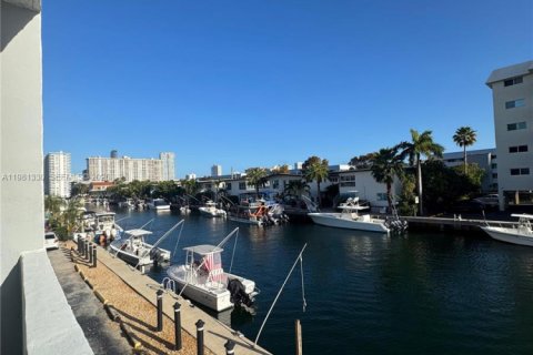 Condo in North Miami Beach, Florida, 1 bedroom  № 2043266 - photo 8