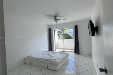 Condo in North Miami Beach, Florida, 1 bedroom  № 2043266 - photo 4