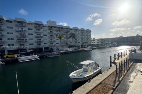 Condo in North Miami Beach, Florida, 1 bedroom  № 2043266 - photo 7