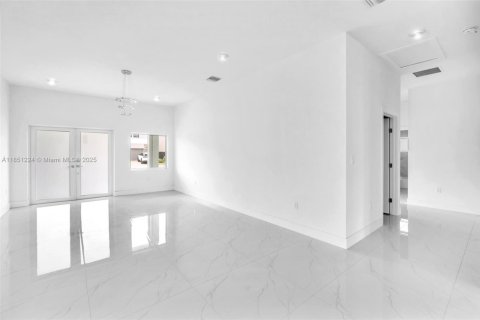 Купить виллу или дом в Хомстед, Флорида 4 спальни, 193.61м2, № 1958154 - фото 11