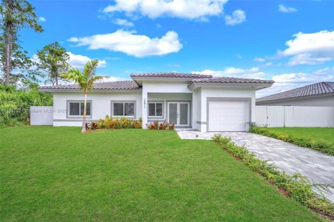 Купить виллу или дом в Хомстед, Флорида 4 спальни, 193.61м2, № 1958154 - фото 1
