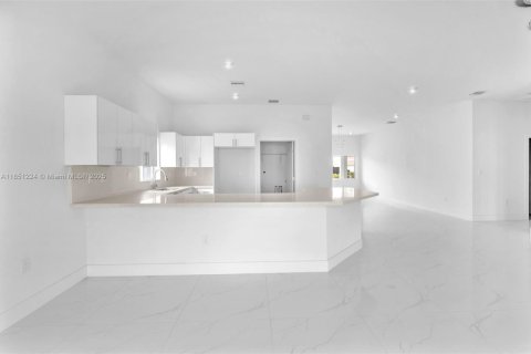 Купить виллу или дом в Хомстед, Флорида 4 спальни, 193.61м2, № 1958154 - фото 14